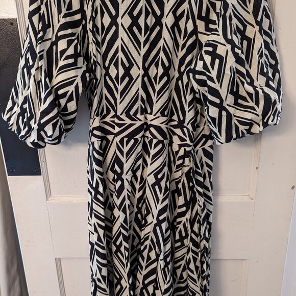 BR blouson Sleeve Abstract Print Wrap Dress - Picture 3 of 6